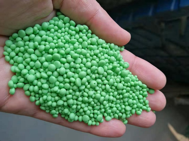 green granulated fertilizer