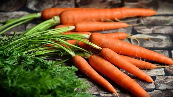A picture of a a bunch of baby carrots